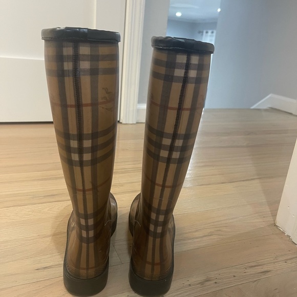 Burberry rain boots - Picture 2 of 5